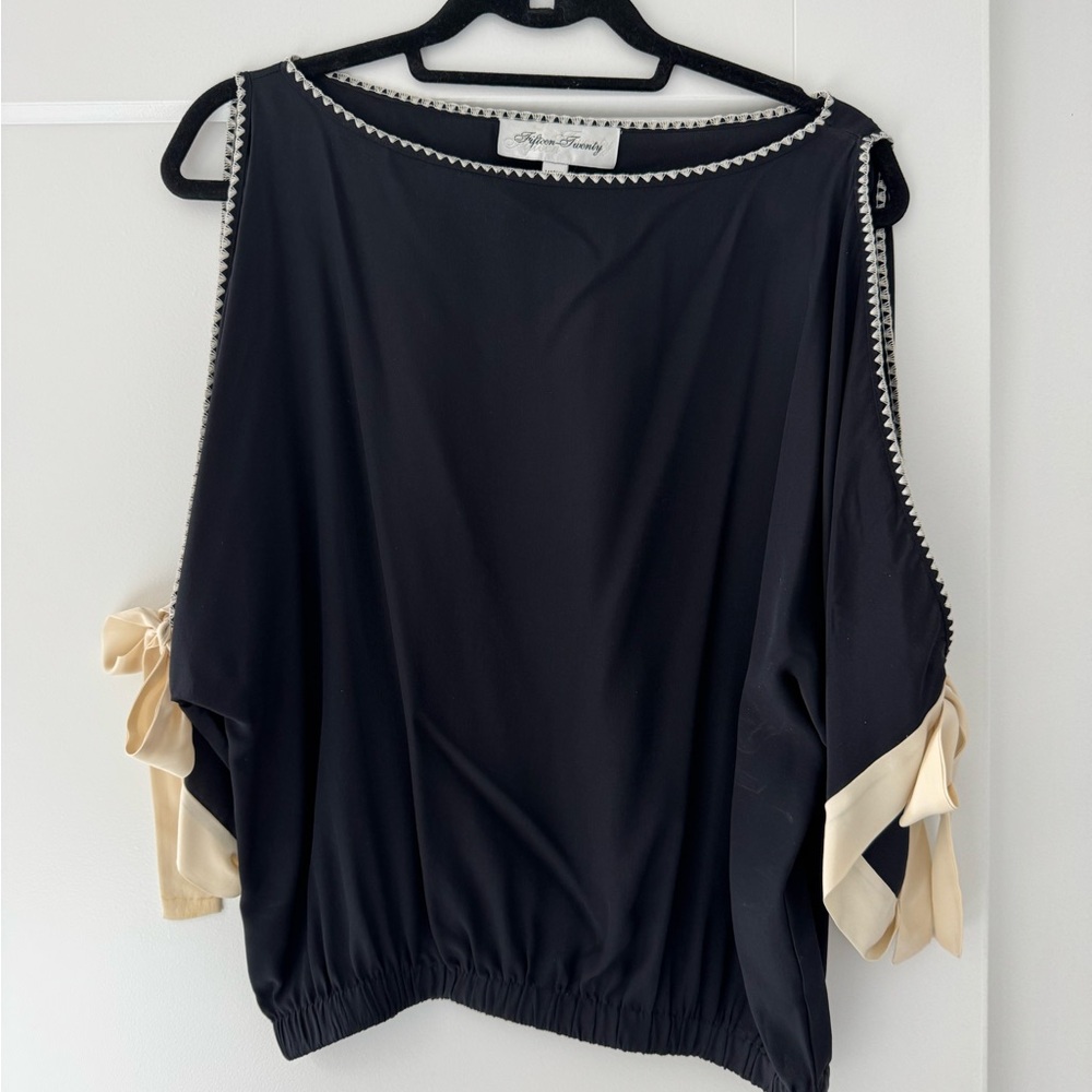 Fifteen Twenty Slit Arms Top with Cream  Ribbon Bow Details Size Medium